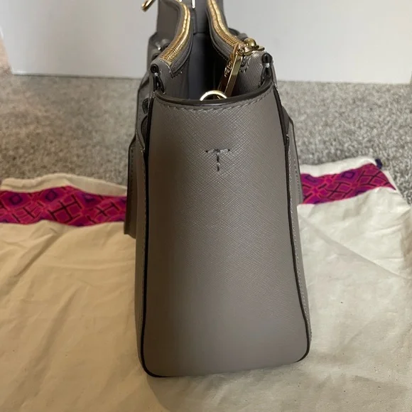 Tory Burch Robinson Small double zip tote - Picture 7 of 13